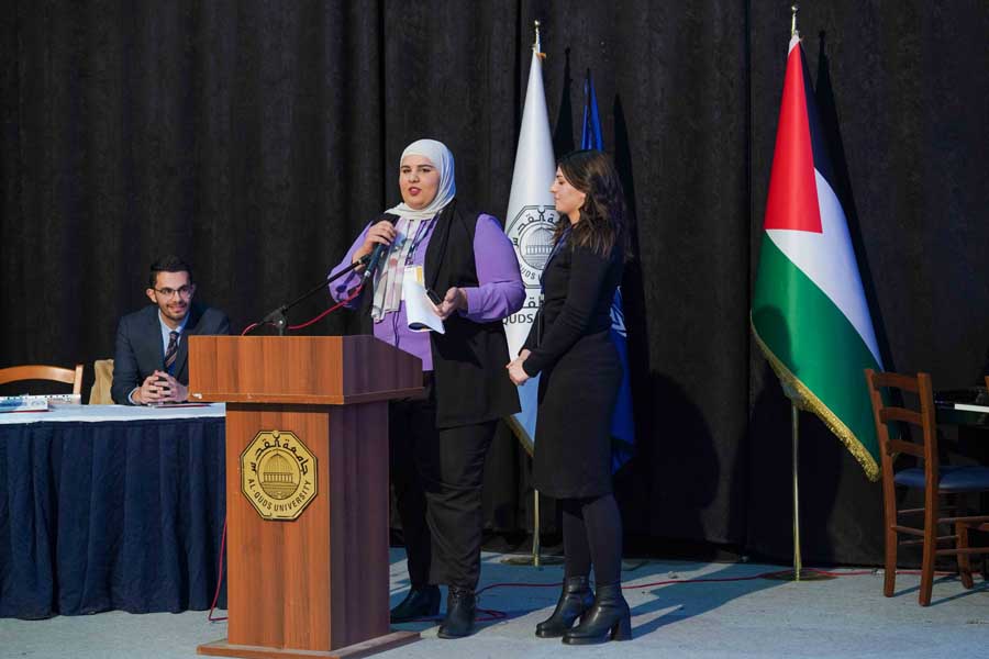 اختتام دورة تدريب وتأهيل طالبات متطوعات مجتمعياً  في التمكين الذاتي في كلية هند الحسيني للبنات