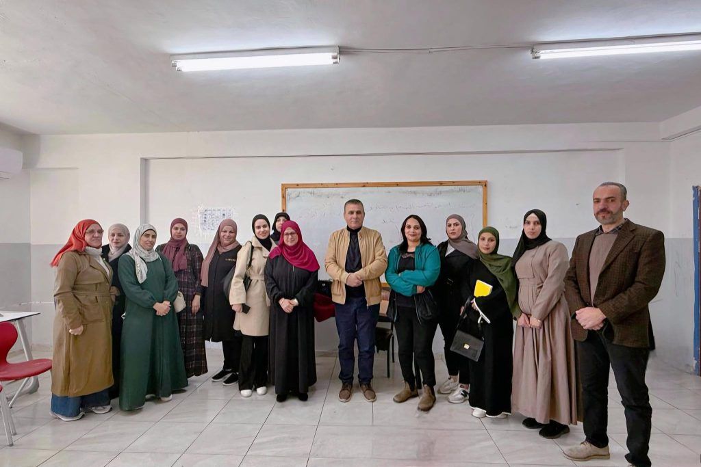 جامعة القدس تعزز التعاون مع المجتمع المحلي من خلال ورشة عمل حول التأخر الدراسي