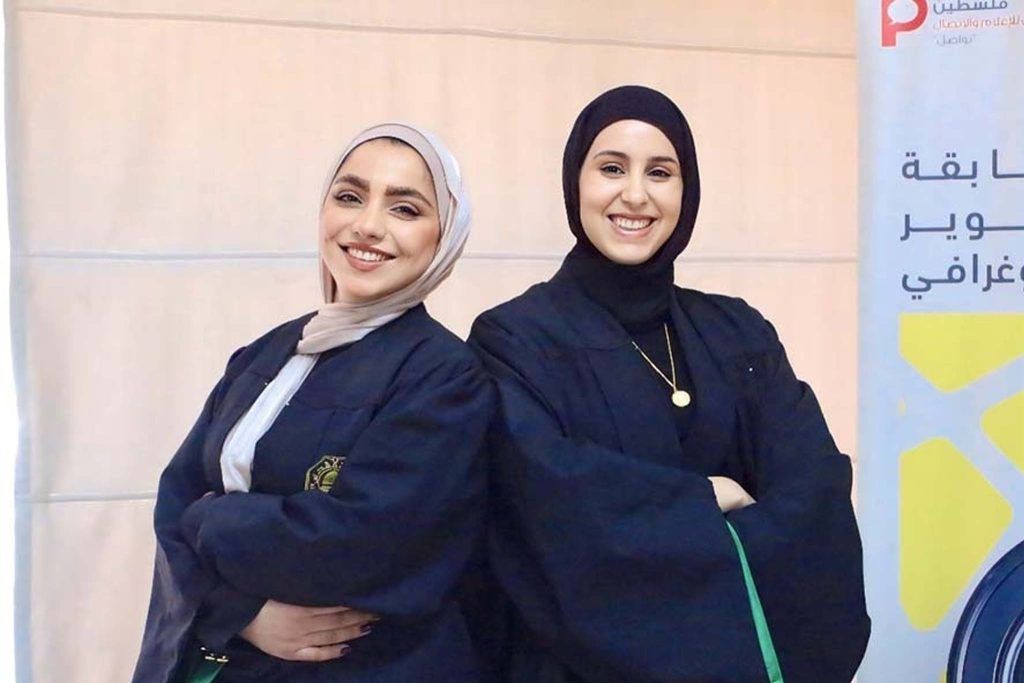 ماجستير الإعلام الرقمي والاتصال يناقش رسالتي الطالبتين رند الريماوي وأميرة الشافعي في السيميائيات وتحليل الخطاب