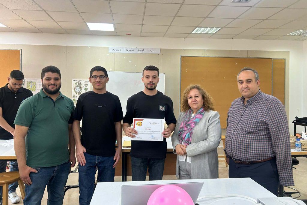 جامعة القدس تنظّم المسابقة التأهيلية للبرمجة وترشّح أربعة فرق لتمثيلها في المسابقة الوطنية (PCPC)