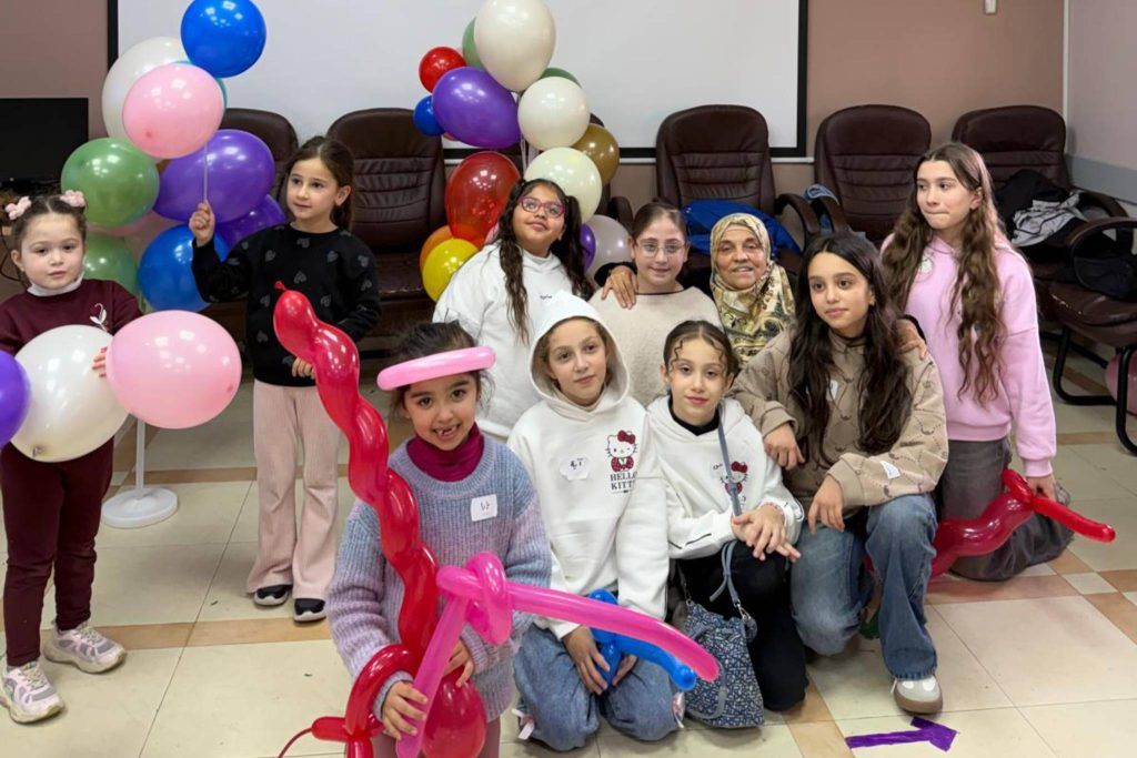 معهد الطفل في جامعة القدس يختتم أنشطة المخيم الشتوي بمشاركة 37 طفلًا في القدس