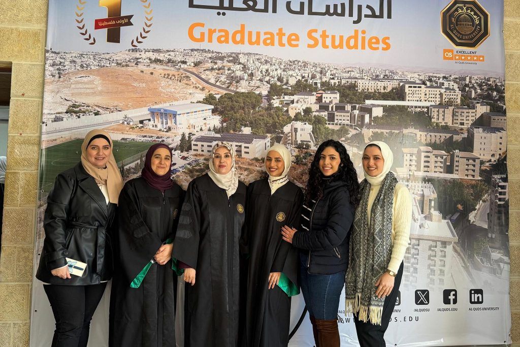 الطالبة سوسن عليان تناقش رسالتها في ماجستير العلاج الطبيعي