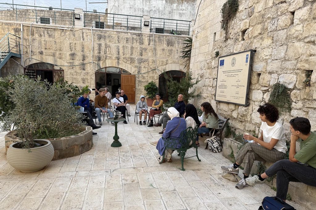 مركز دراسات القدس يقدم  ندوة فكرية تناقش تحرير عمارة القدس من الأساطير وإعادة قراءة تراثها المعماري بين التقليد والتجديد