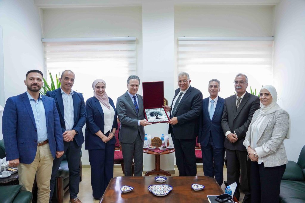 قنصل إسبانيا العام يزور جامعة القدس تعزيزًا لسبل التعاون الأكاديمي والثقافي