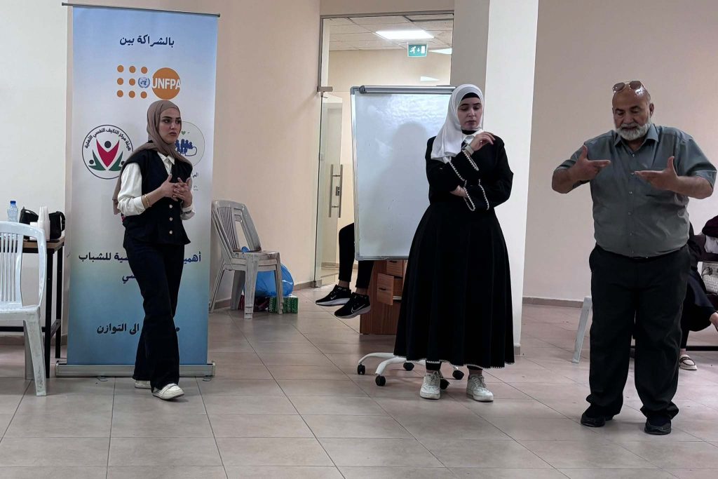جامعة القدس تطلق مبادرة تدريبية لتعزيز الرعاية الذاتية والتوازن النفسي لدى طلبة الخدمة الاجتماعية